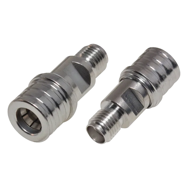 Adaptador en Línea de Bajo PIM, de Conector QMA (Quick Mate) Macho a SMA Hembra, Bronce Blanco/ Oro/ Teflón. RF INDUSTRIES,LTD RQA-5405-LP