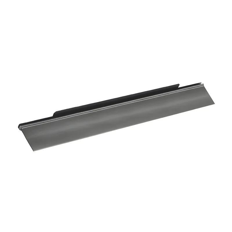Accesorio de Sellado de Gabinetes, Para Evitar Ingreso de Suciedad y Polvo, y Optimizar el Flujo de Aire en Contención de Pasillos, de PVC y Acero, 800 mm de Largo, Color Negro PANDUIT CUCFS08B1